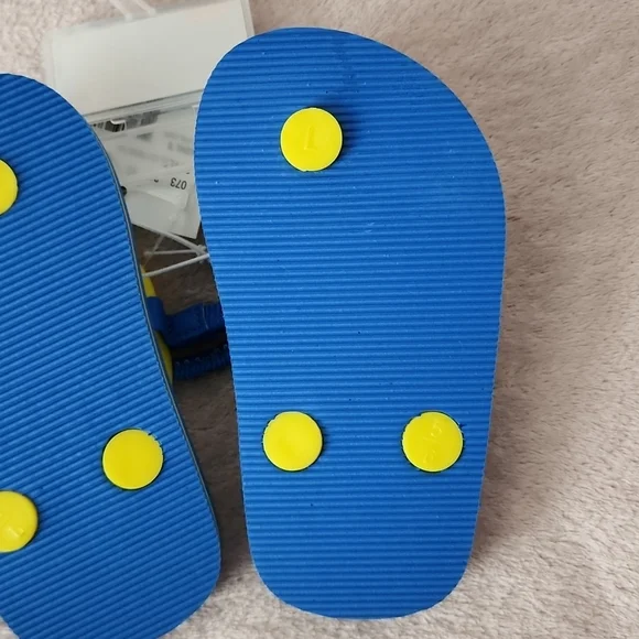 Toddler boy Baby Shark Flip Flops Brand New - Picture 9 of 10